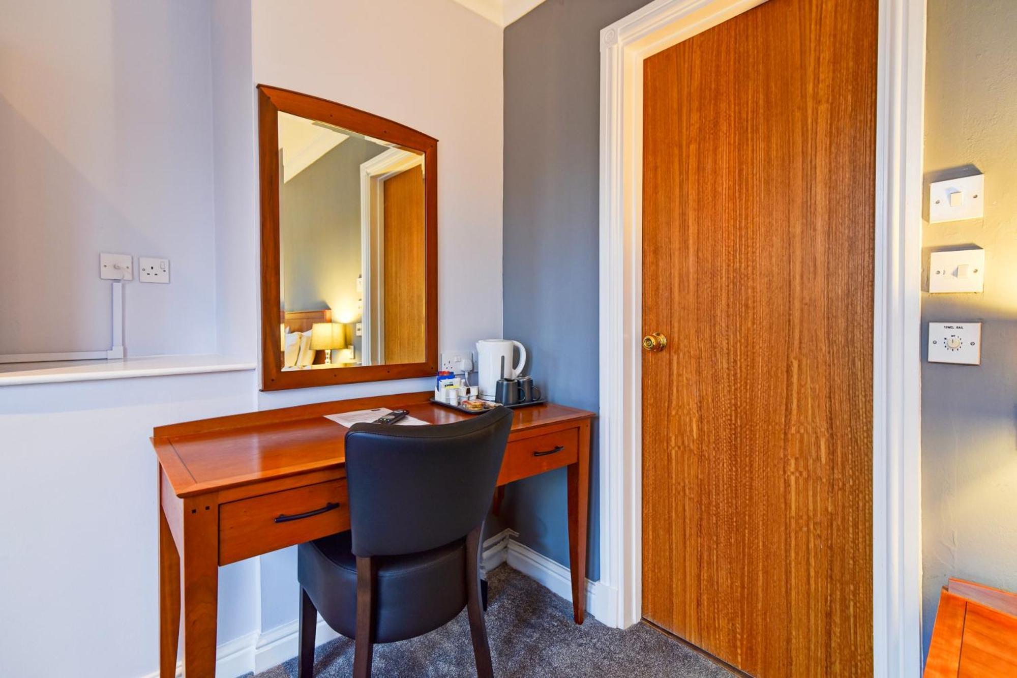 Aston Court Centre By Belvilla Hotel 3*