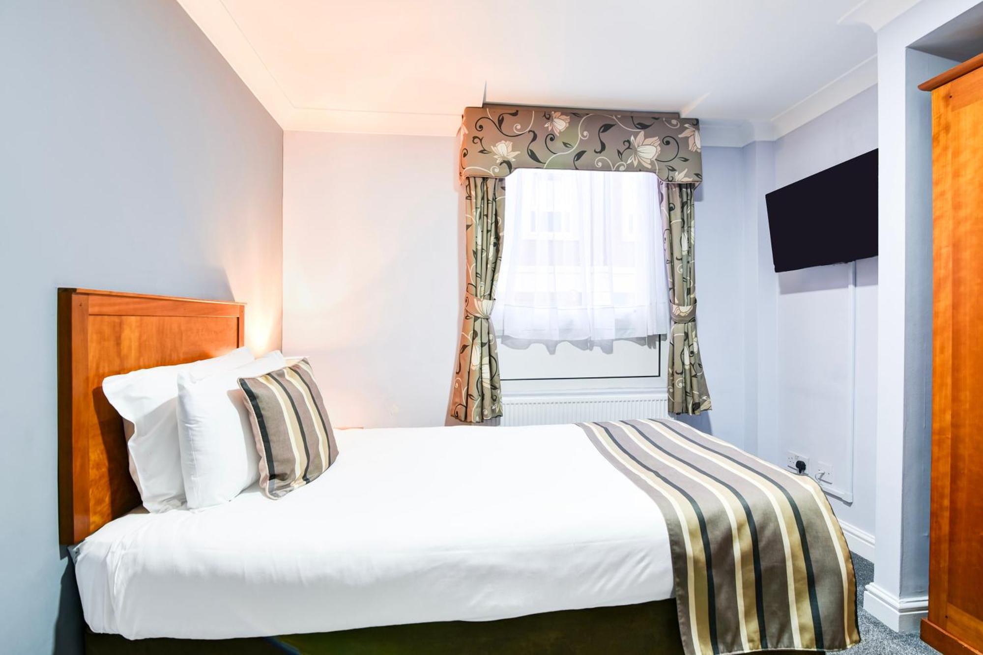 Hotel Aston Court Centre By Belvilla 3*