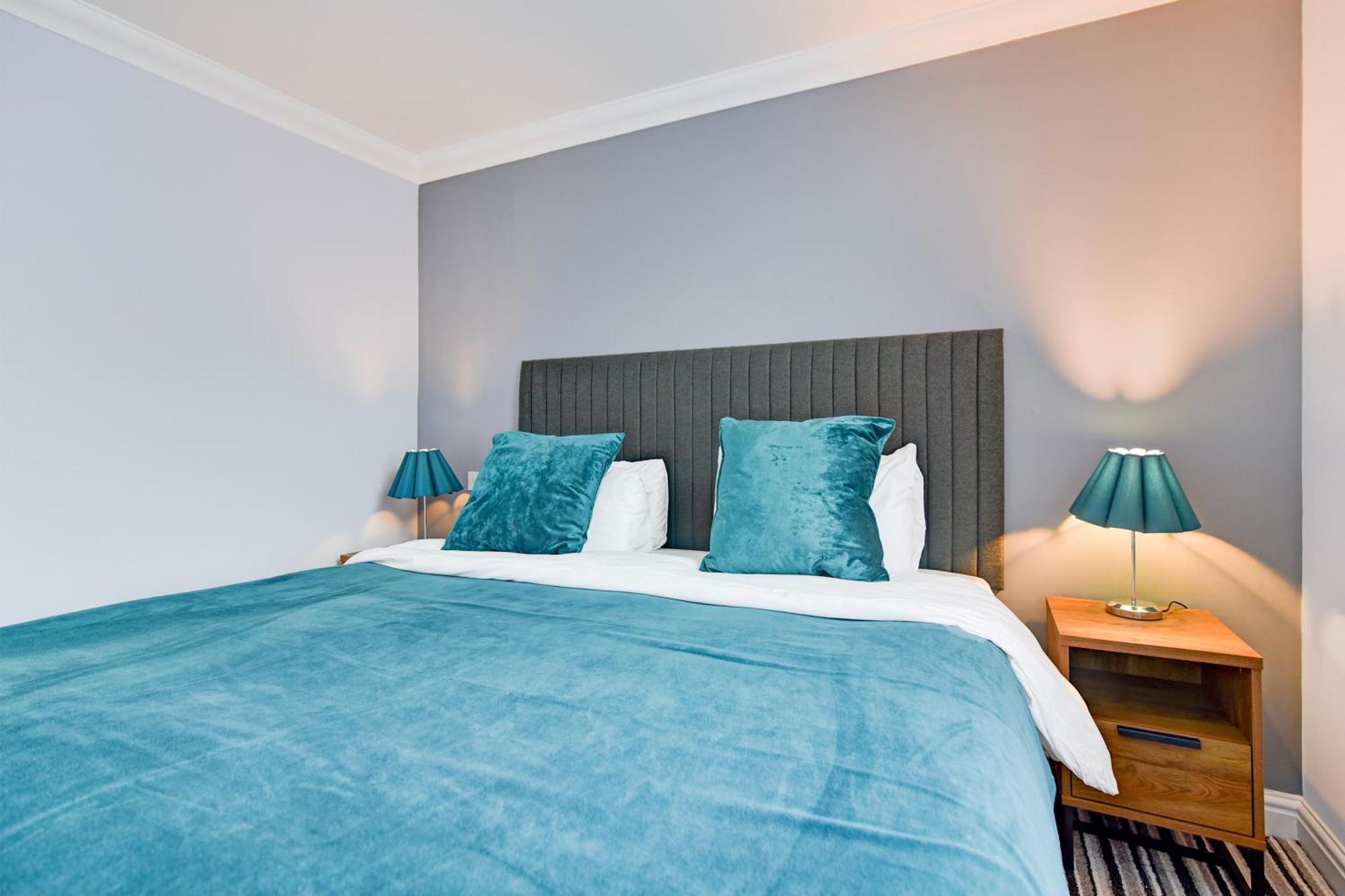 Hotel Aston Court Centre By Belvilla 3*