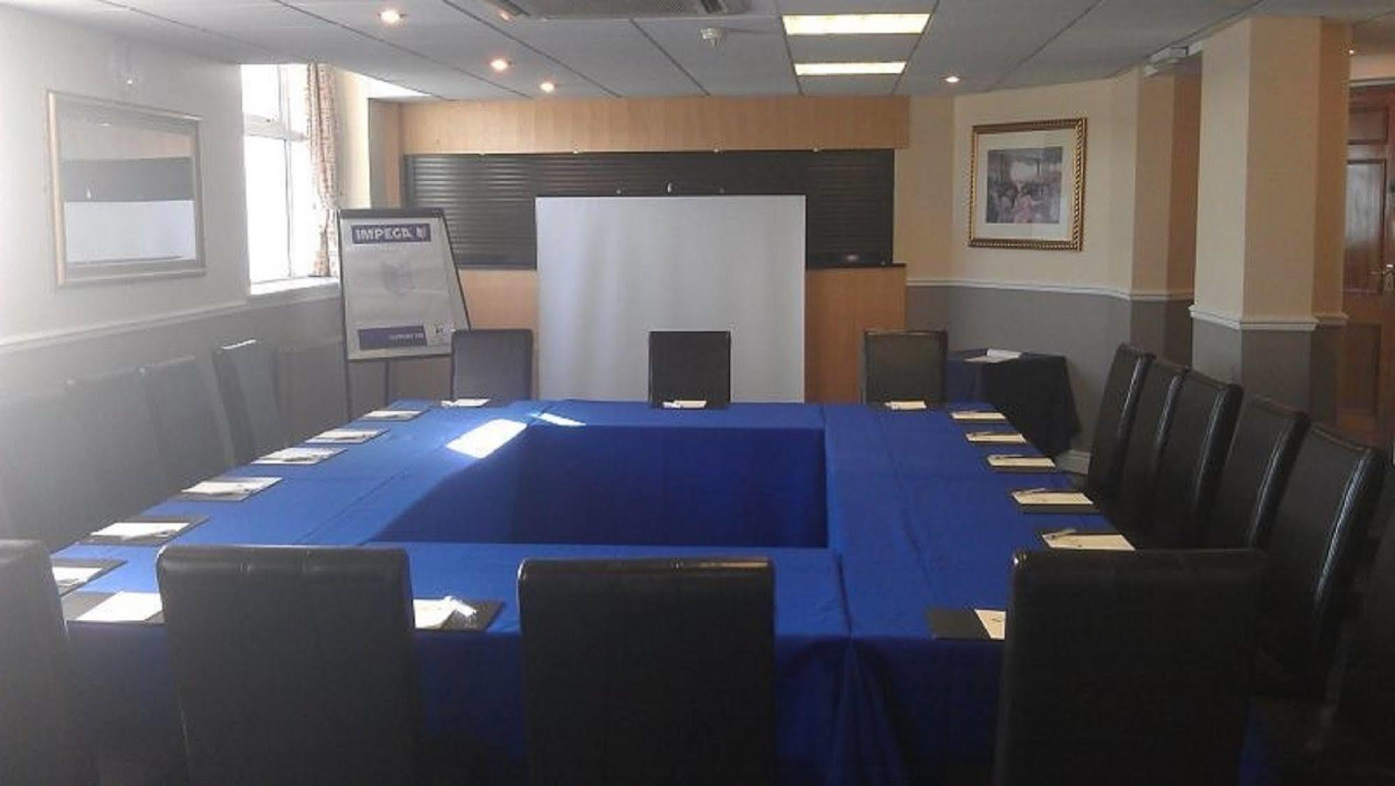 Aston Court Centre By Belvilla Hotel